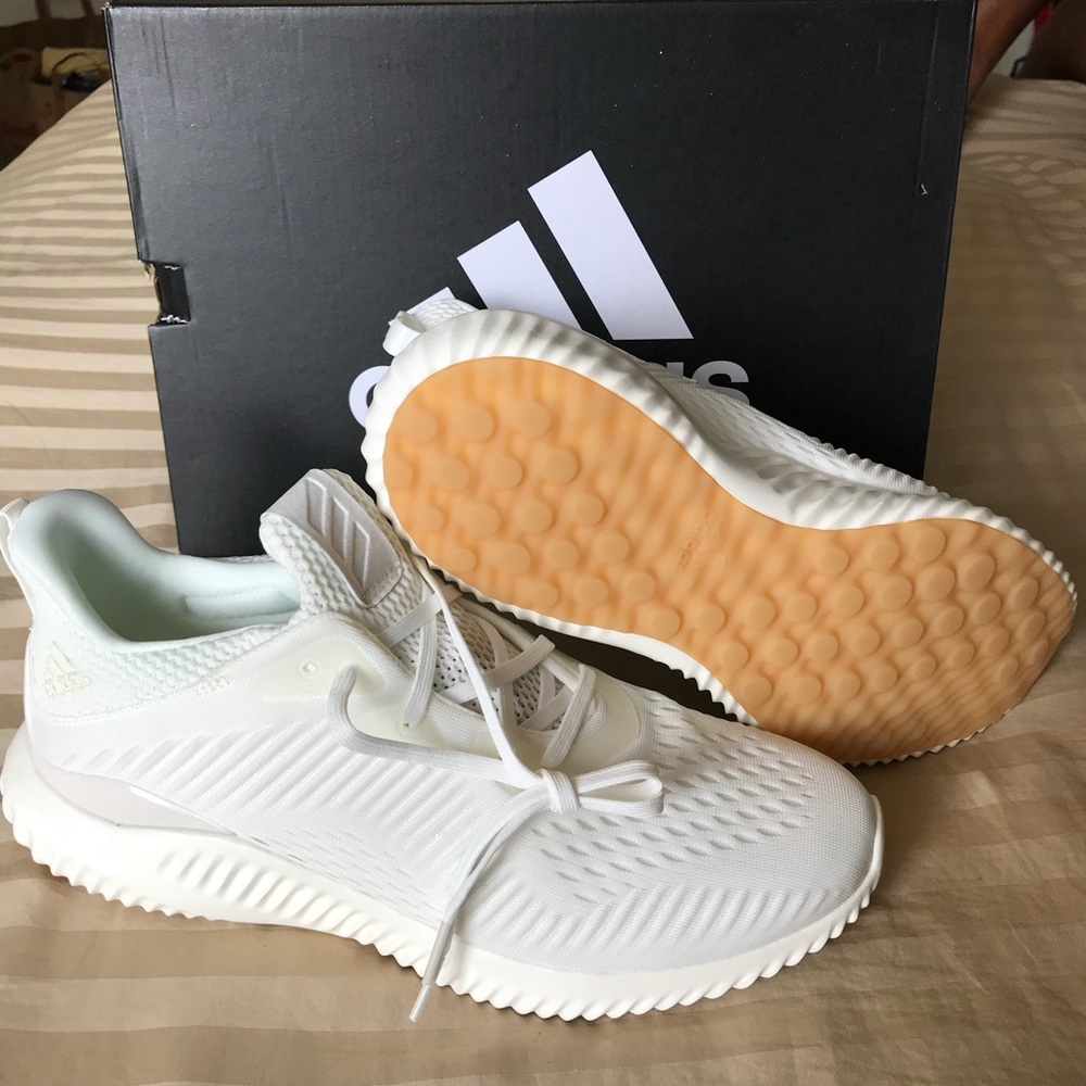 Women's AlphaBounce EM Un-Dyed Running Shoes